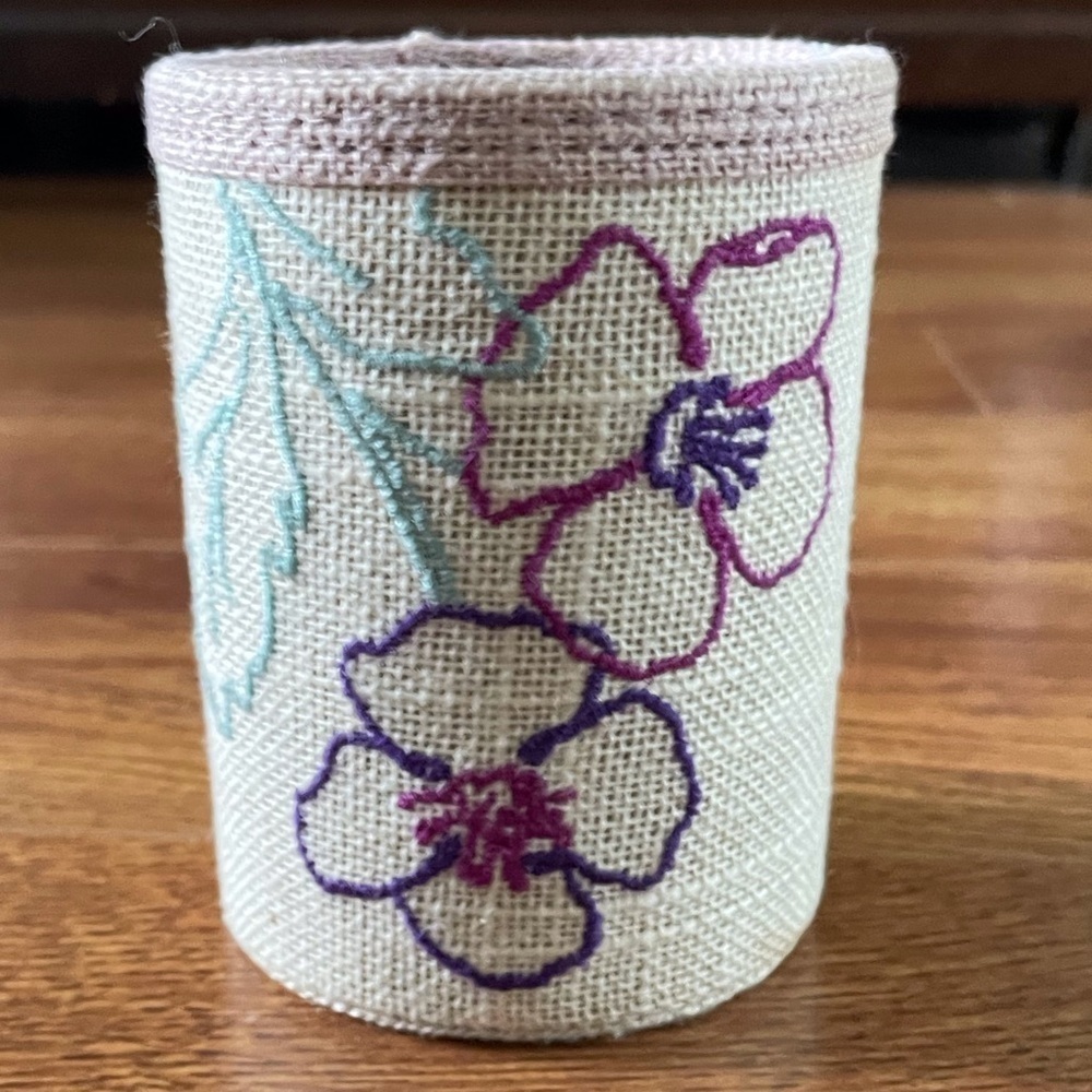 Alica Sliverstone Eco flower make up Brush cup holder